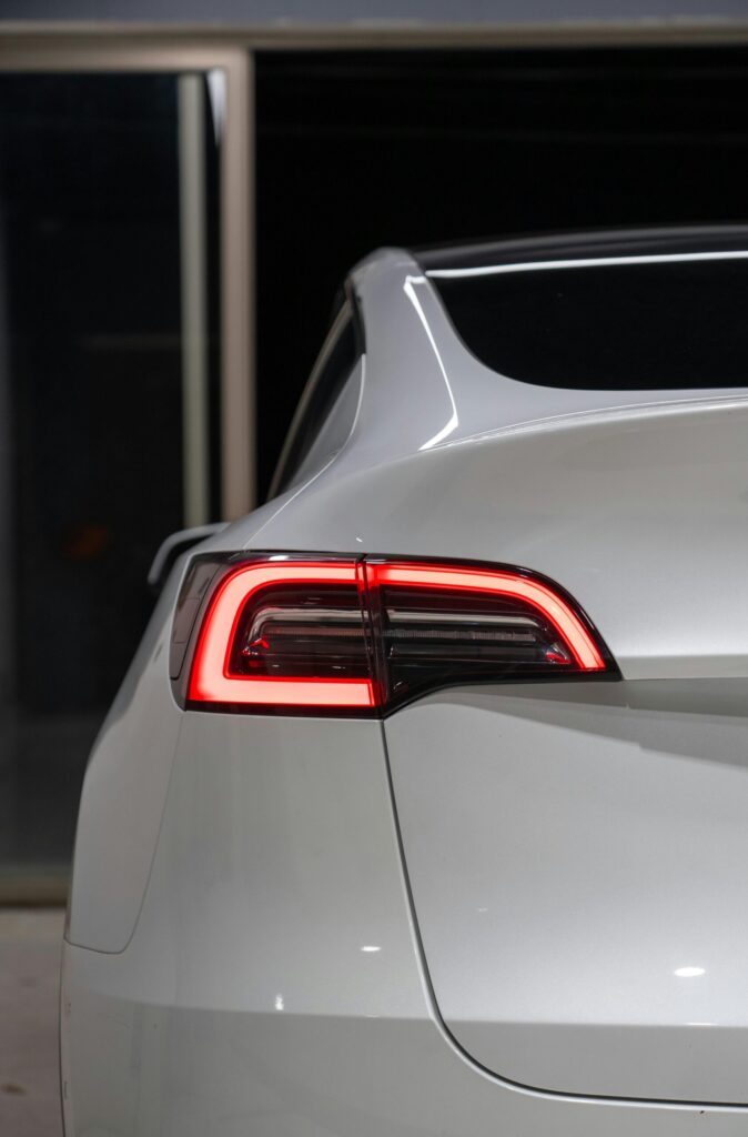 Tesla huolto Jyväskylä. Jarruhuolto, alusta ja voimansiirto huolto.